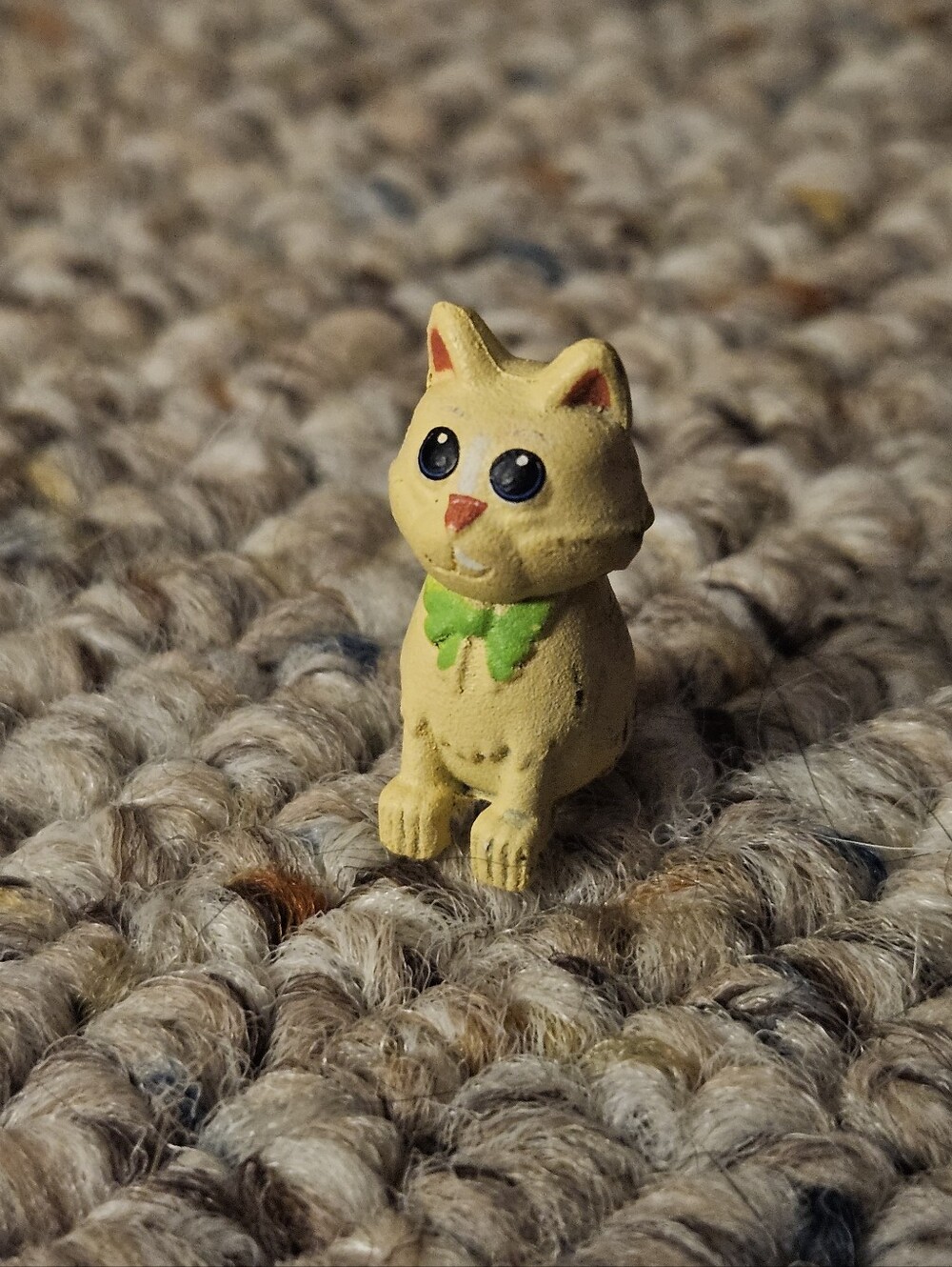 Small Biege Cat Figure